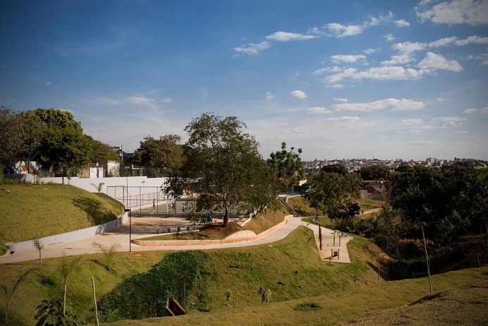 02_Artigo_Gestao_aguas_em_BH_ARAUJO_PINHEIRO_(2015) 02_Artigo_Gestao_aguas_em_BH_ARAUJO_PINHEIRO_(2015)